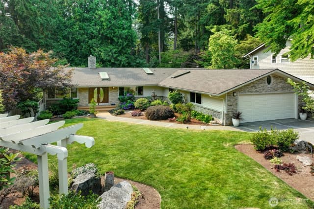 Property photo for 12909 Ne 28th Street, Bellevue, WA 98005