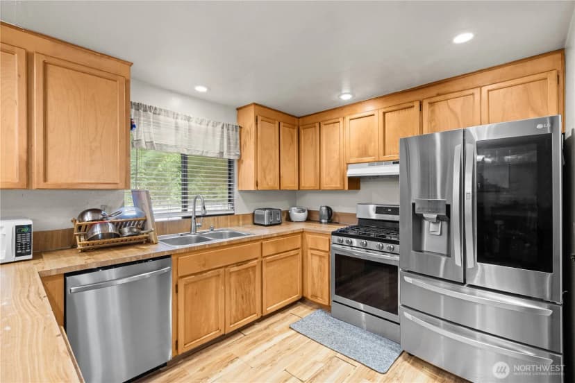 Property photo for 17909 230th Avenue Ne, Woodinville photo 12
