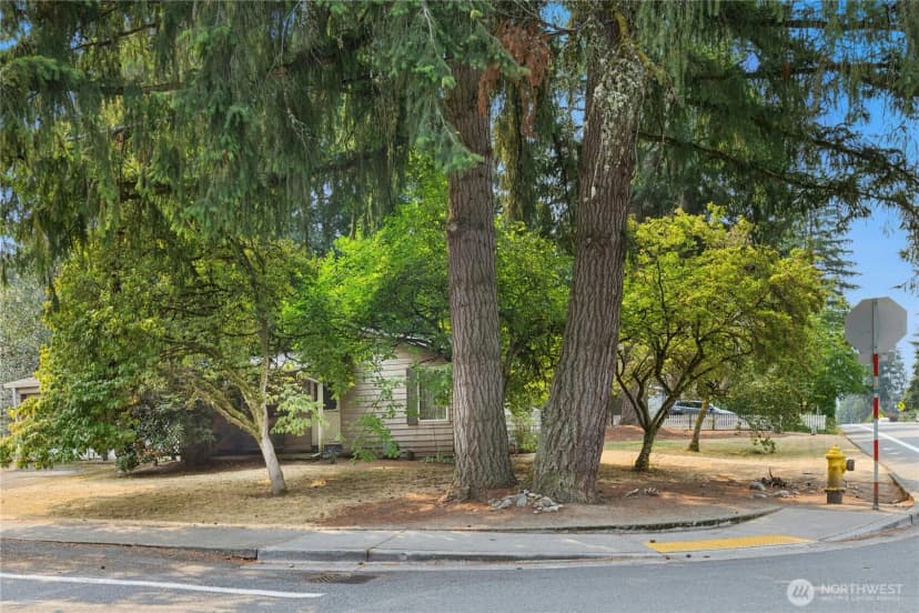 Property photo for 17103 Ne 95th Street, Redmond photo 2