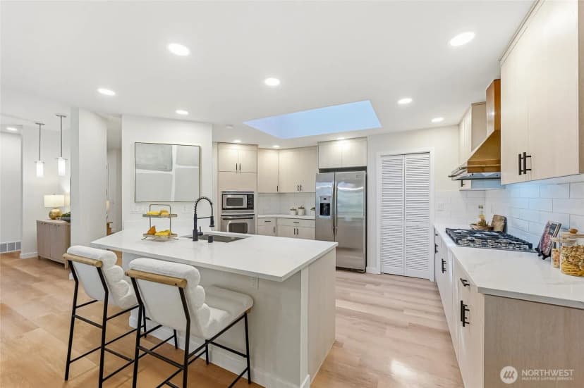 Property photo for 4200 W Lake Sammamish Parkway Se, Bellevue photo 10
