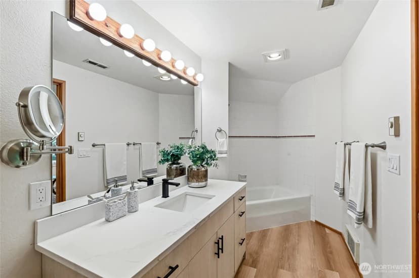 Property photo for 4200 W Lake Sammamish Parkway Se, Bellevue photo 24