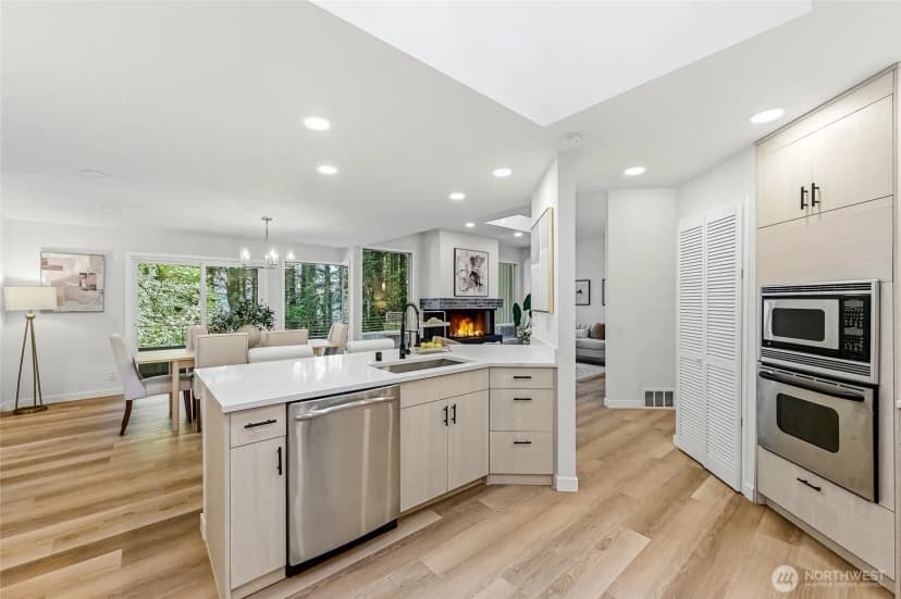 Property photo for 4200 W Lake Sammamish Parkway Se, Bellevue photo 9