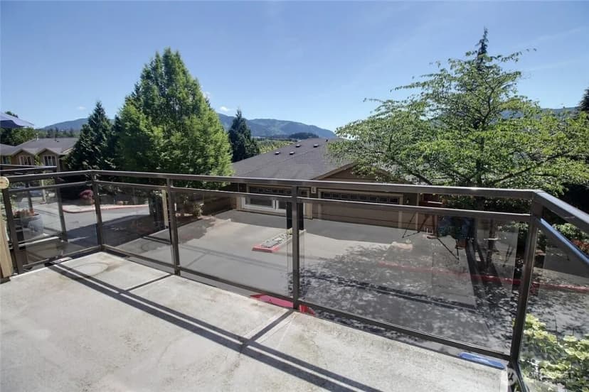 Property photo for 23300 Se Black Nugget Road #h2, Issaquah photo 15