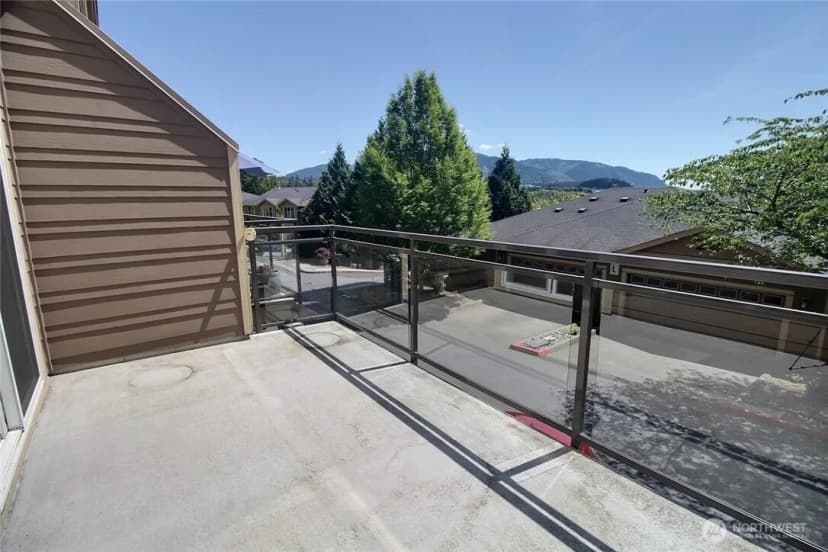 Property photo for 23300 Se Black Nugget Road #h2, Issaquah photo 14