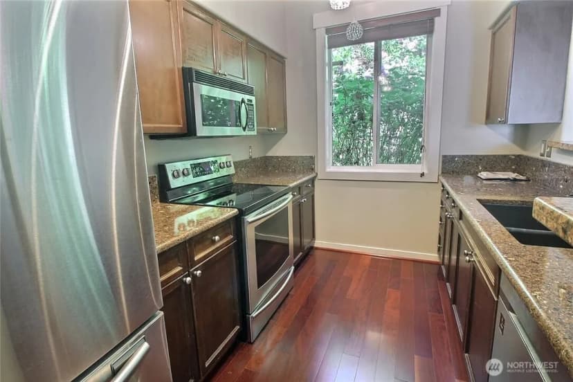 Property photo for 23300 Se Black Nugget Road #h2, Issaquah photo 9