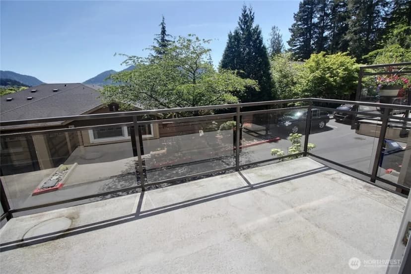 Property photo for 23300 Se Black Nugget Road #h2, Issaquah photo 13