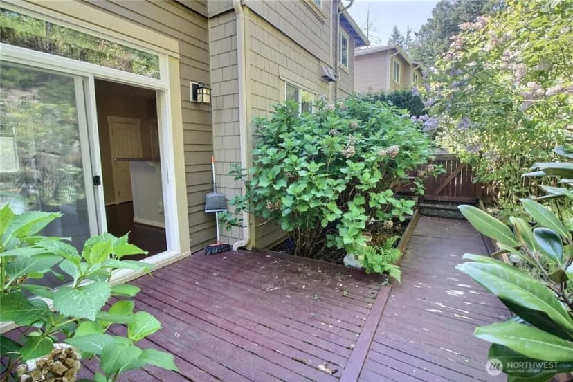 Property photo for 23300 Se Black Nugget Road #h2, Issaquah photo 18