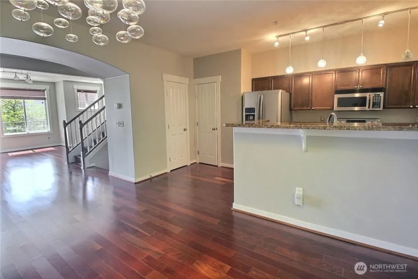 Property photo for 23300 Se Black Nugget Road #h2, Issaquah photo 6