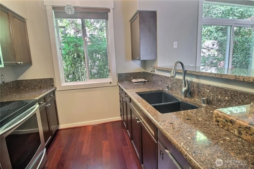 Property photo for 23300 Se Black Nugget Road #h2, Issaquah photo 10