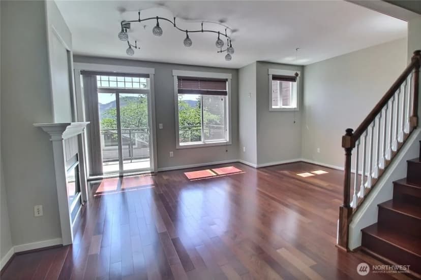 Property photo for 23300 Se Black Nugget Road #h2, Issaquah photo 12