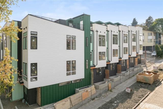 Property photo for 1825 E Pine Street, Seattle photo 2