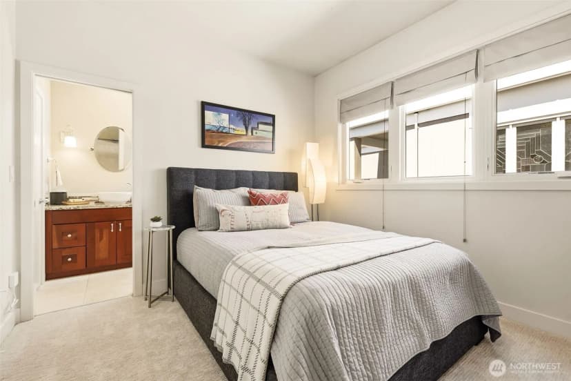 Property photo for 604 Bellevue Way Se, Bellevue photo 25