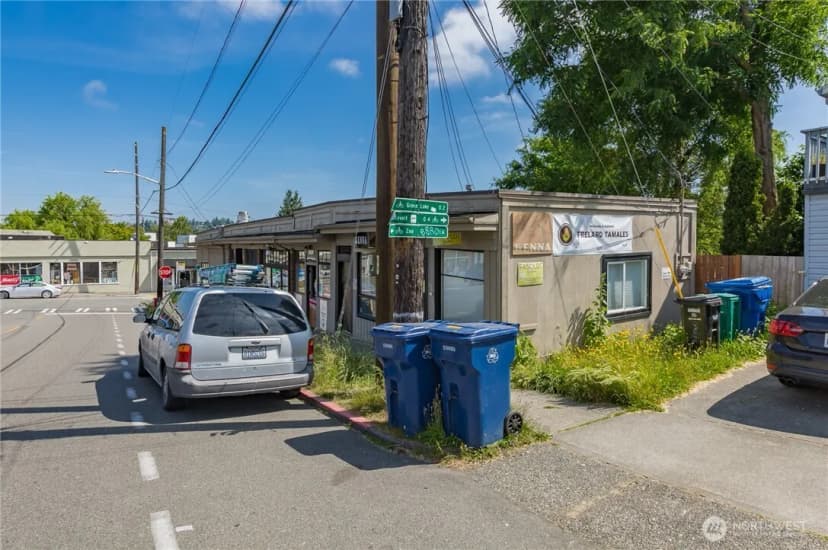 Property photo for 305 Ne 65th Street, Seattle photo 17