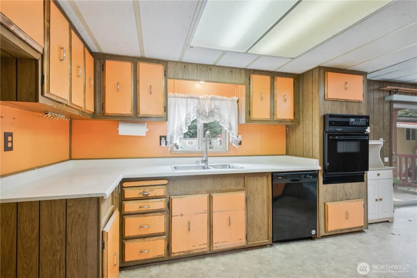 Property photo for 1077 Coal Creek Road, Longview photo 12