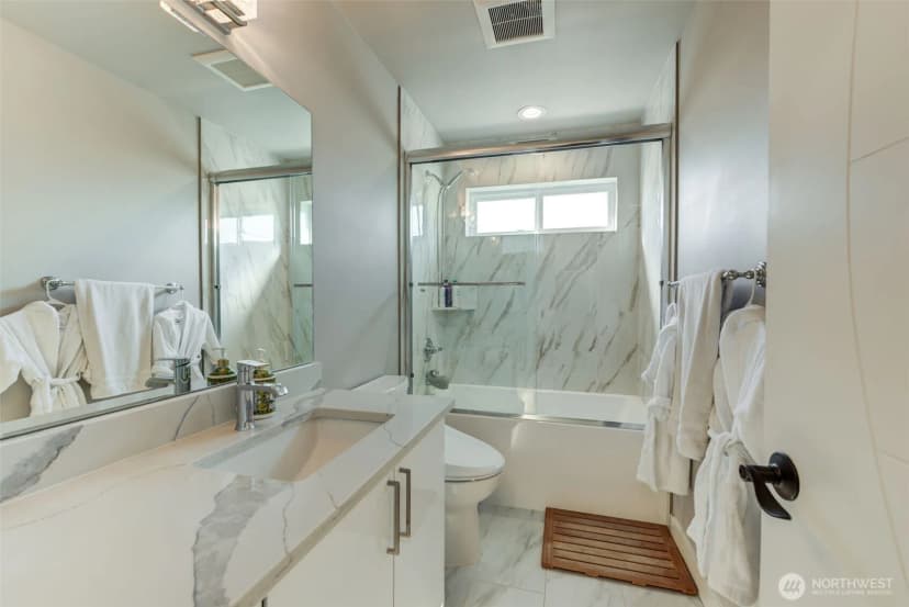 Property photo for 1834 Barrington Lane, Burlington photo 24