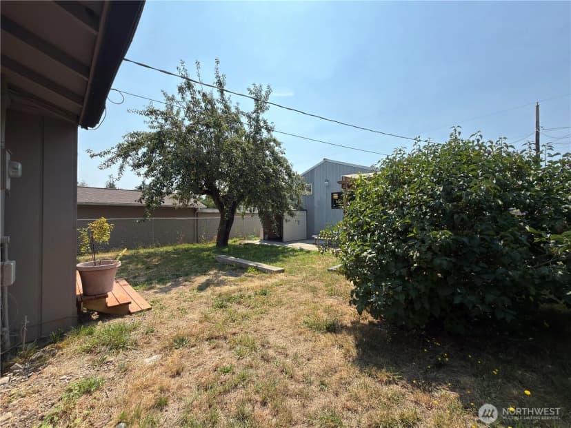 Property photo for 828 W 10th Street, Port Angeles photo 15