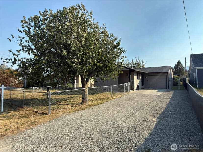 Property photo for 828 W 10th Street, Port Angeles photo 24