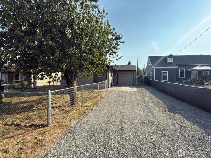 Property photo for 828 W 10th Street, Port Angeles photo 25