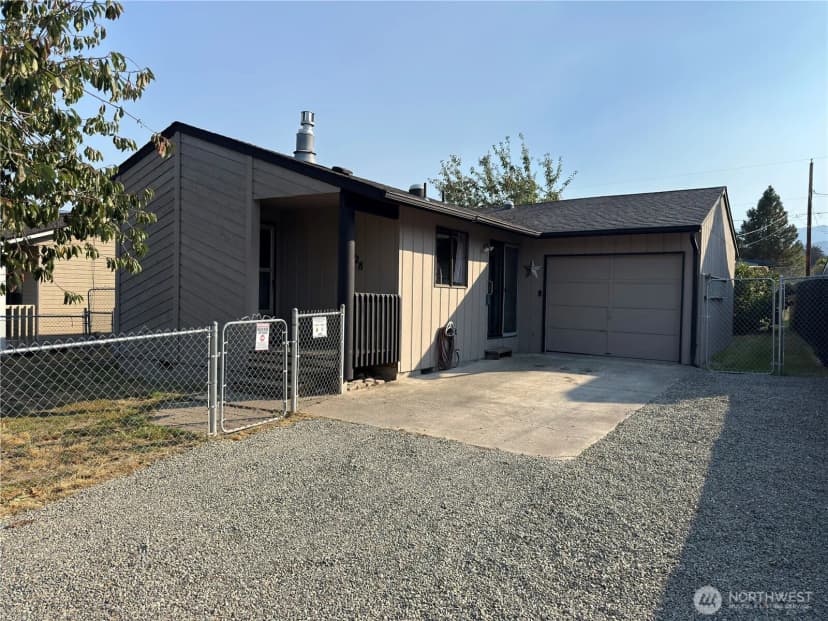 Property photo for 828 W 10th Street, Port Angeles