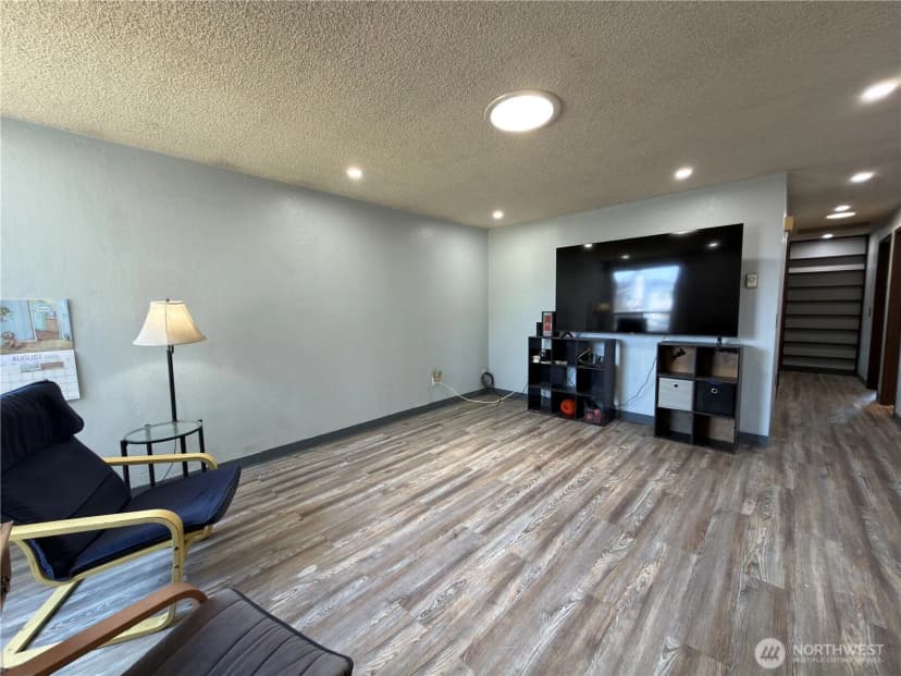 Property photo for 828 W 10th Street, Port Angeles photo 4