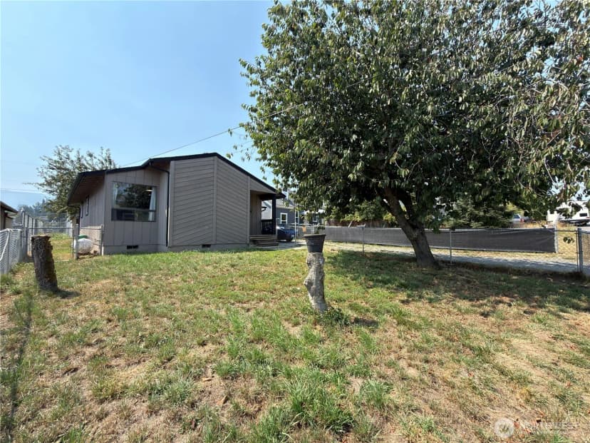 Property photo for 828 W 10th Street, Port Angeles photo 23