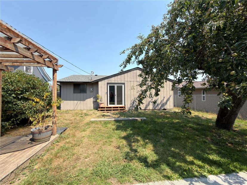 Property photo for 828 W 10th Street, Port Angeles photo 18