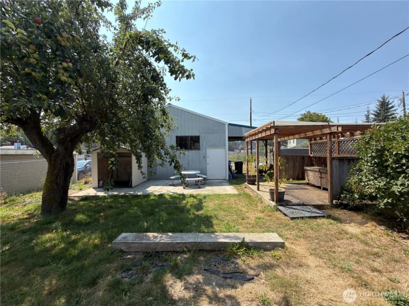 Property photo for 828 W 10th Street, Port Angeles photo 16