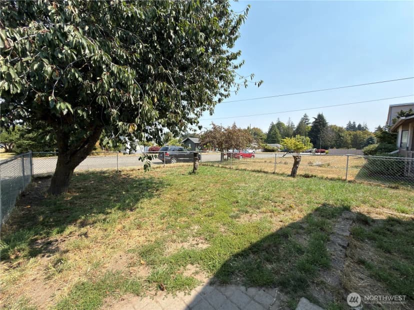 Property photo for 828 W 10th Street, Port Angeles photo 22