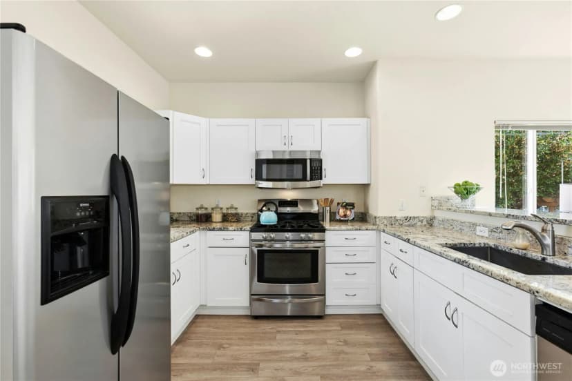 Property photo for 25211 Se 43rd Way, Sammamish photo 3