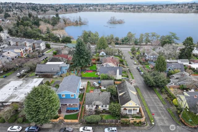 Property photo for 7008 Linden Avenue N, Seattle photo 3