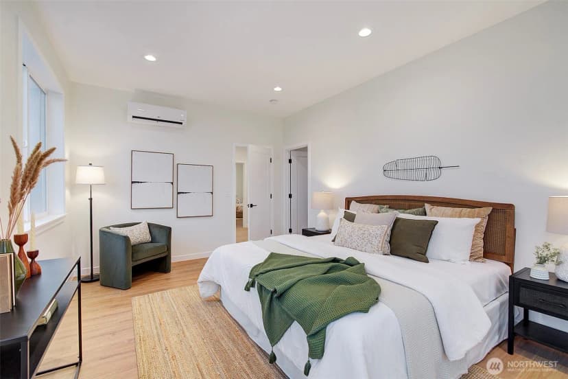 Property photo for 7008 Linden Avenue N, Seattle photo 13