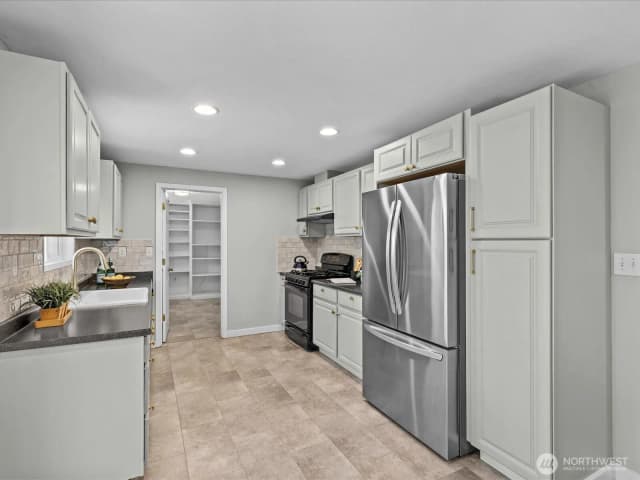 Property photo for 22628 87th Avenue W, Edmonds photo 4