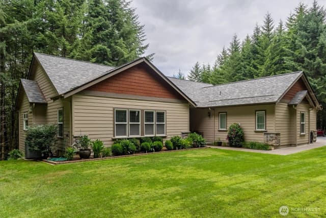 Property photo for 347 Ferncrest Road, Longview photo 2
