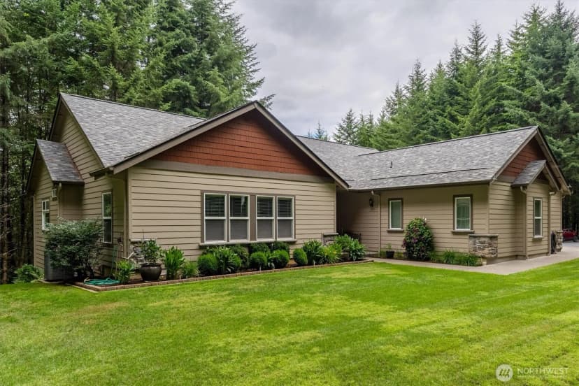 Property photo for 347 Ferncrest Road, Longview photo 2