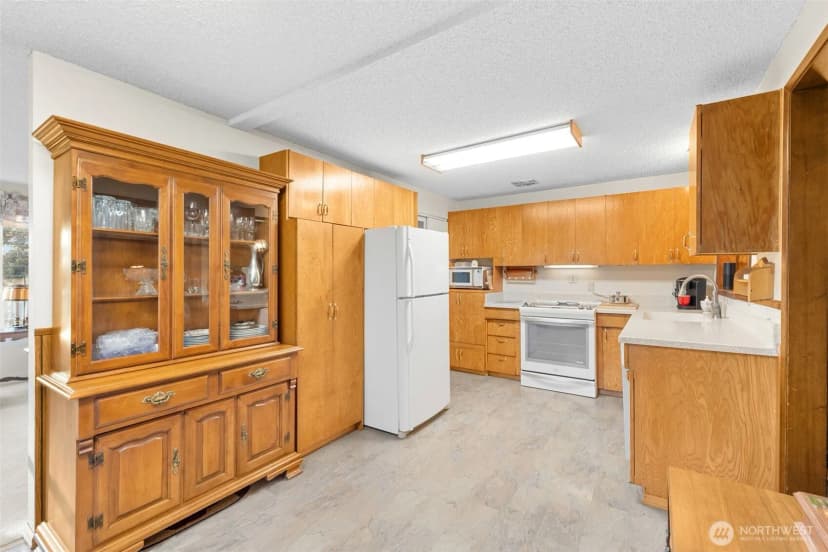 Property photo for 24 158th Place Se, Bellevue photo 7