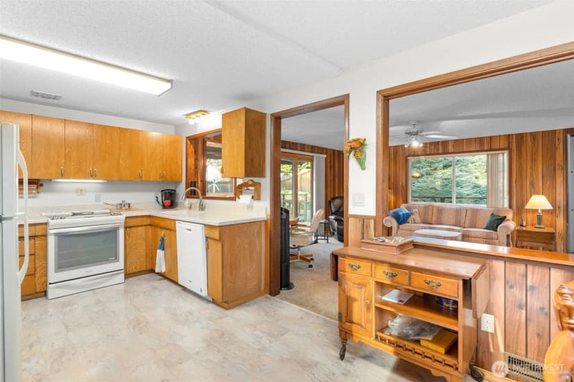 Property photo for 24 158th Place Se, Bellevue photo 9