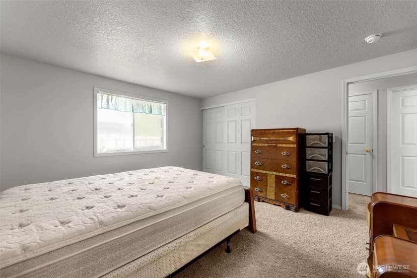 Property photo for 214 Se 11th Circle, Battle Ground photo 23