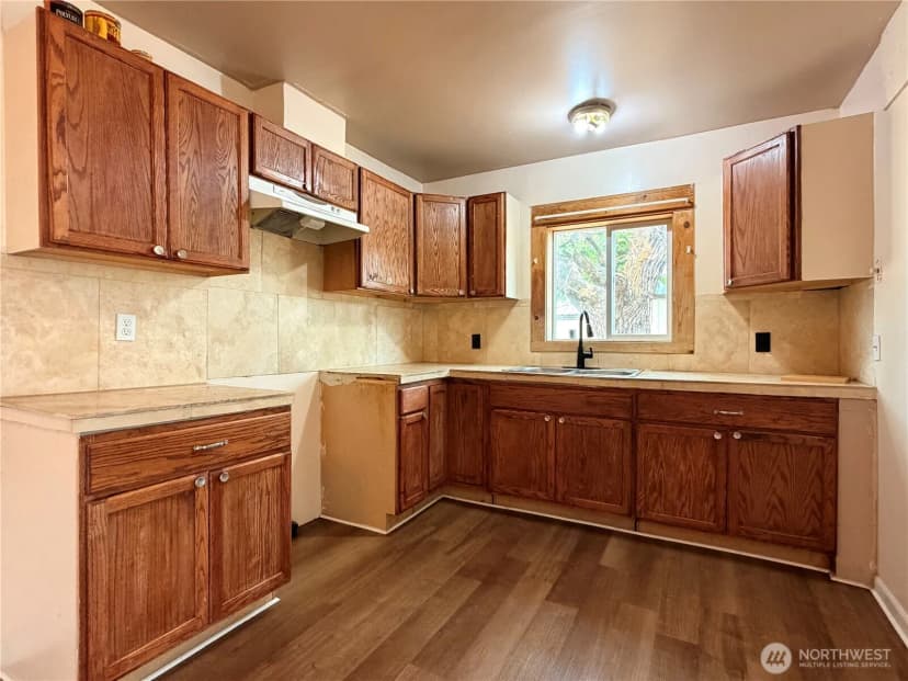 Property photo for 213 Bridge Street S, Brewster photo 9