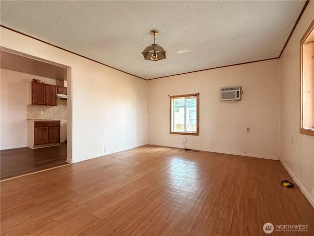 Property photo for 213 Bridge Street S, Brewster photo 4