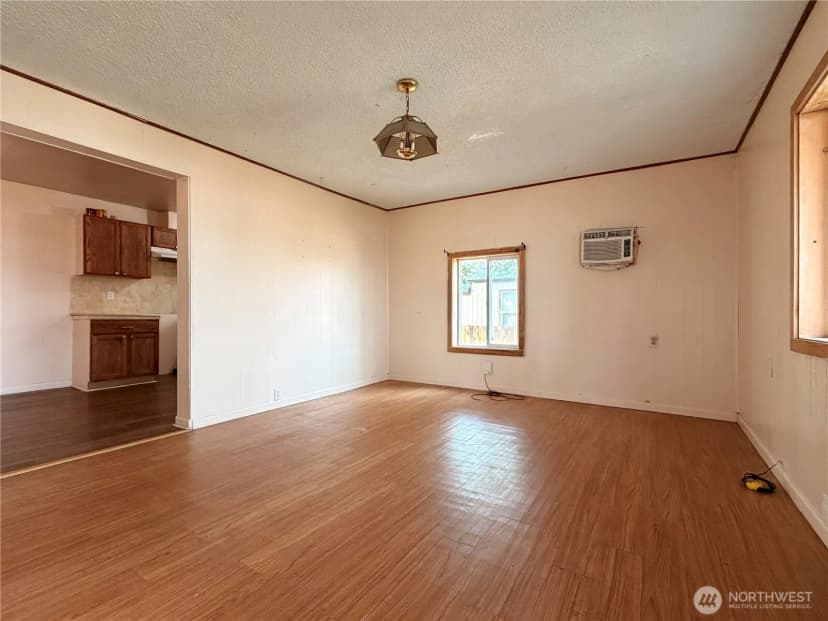 Property photo for 213 Bridge Street S, Brewster photo 4
