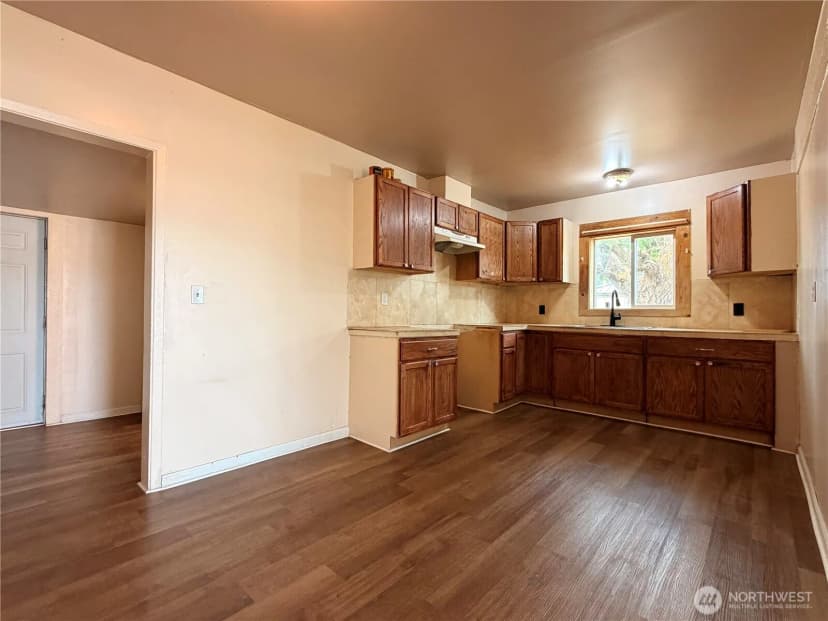 Property photo for 213 Bridge Street S, Brewster photo 8