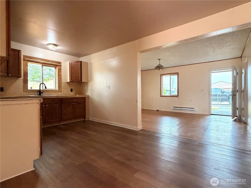 Property photo for 213 Bridge Street S, Brewster photo 11