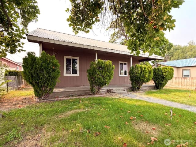 Property photo for 213 Bridge Street S, Brewster photo 2