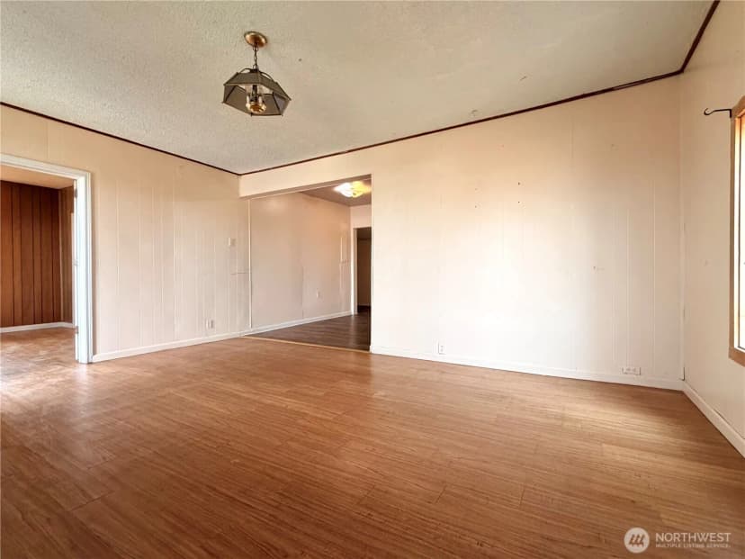 Property photo for 213 Bridge Street S, Brewster photo 5