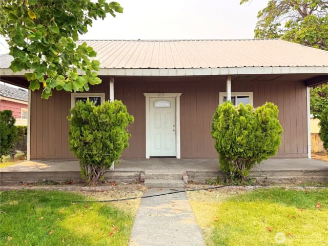 Property photo for 213 Bridge Street S, Brewster