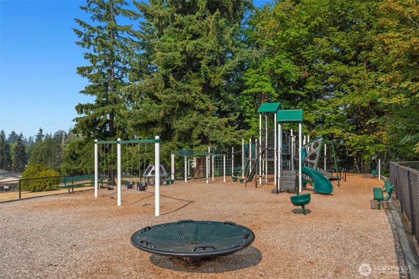 Property photo for 12704 Ne 142nd Court, Kirkland photo 32