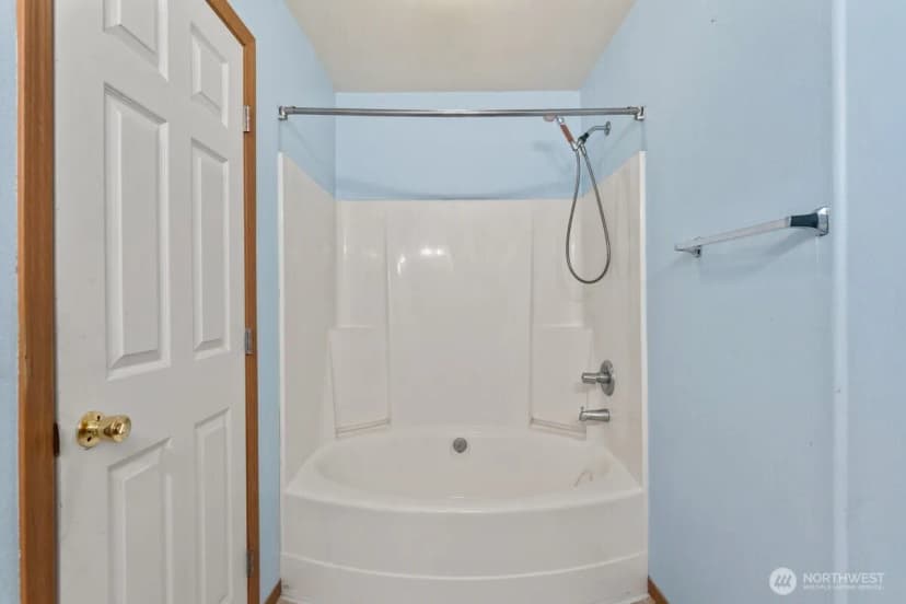 Property photo for 205 Ne Silvernail St, Orting photo 14