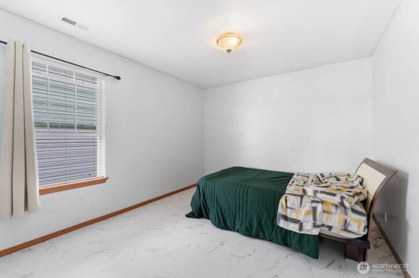 Property photo for 205 Ne Silvernail St, Orting photo 19