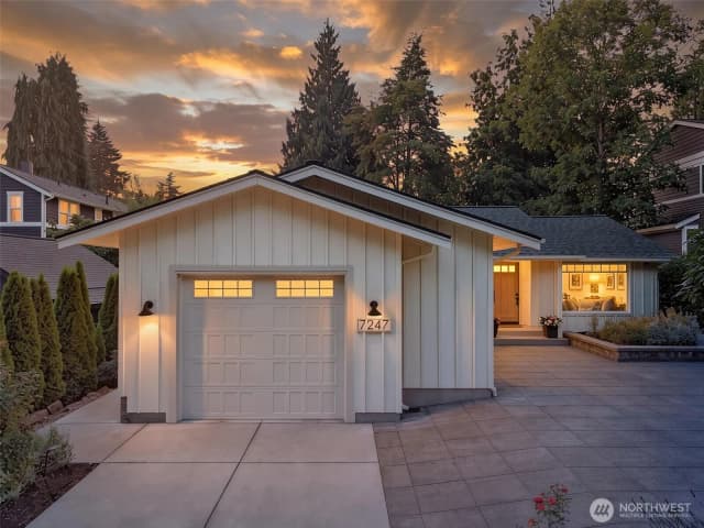 Property photo for 7247 Se 29th Street, Mercer Island, WA 98040