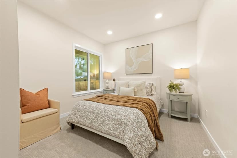 Property photo for 10733 Interlake Avenue N, Seattle photo 16